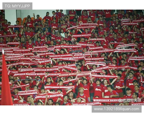 加拉塔萨雷因球迷行为被罚款并禁止客场球迷入场对阵利物浦